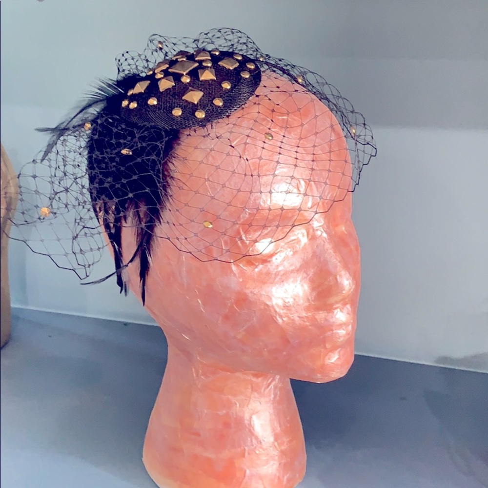 Studded fascinator headband with veil